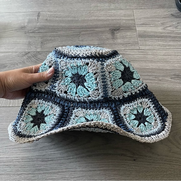 Wyeth Crochet Straw Bucket Hat Granny Squares Blue Multi